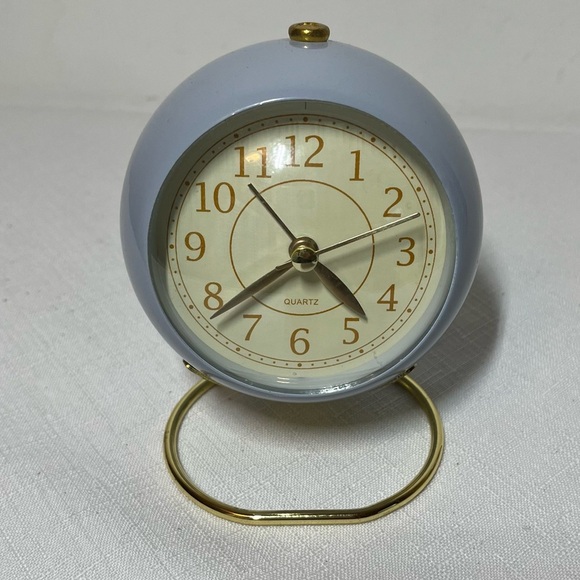 Retro Alarm Clock Desktop Small Alarm
Quartz Battery operated. Self standing. - Picture 2 of 9